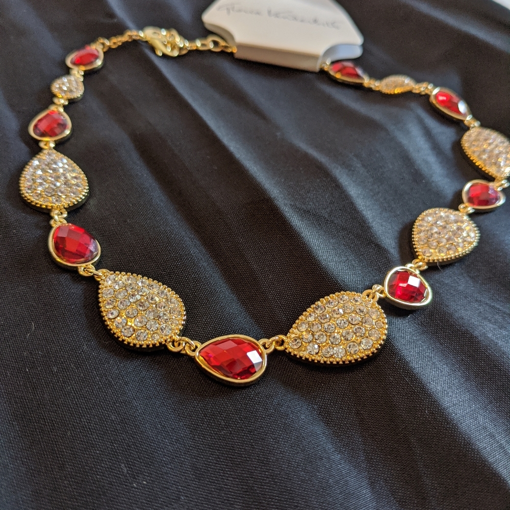 Gloria Vanderbilt necklace